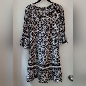 BCBG black & white mod shift dress, ruffled bell sleeves, size XS, EUC